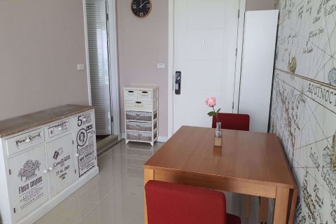 Condominio de 2 dormitorios en Huai Khwang, Bangkok, Tailandia № 48080 - foto 3