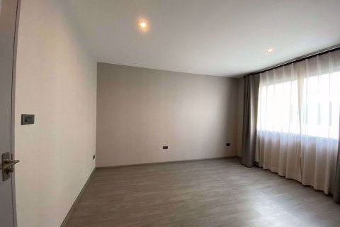 Casa de 3 dormitorios en Lat Phrao, Bangkok, Tailandia № 48077 - foto 11