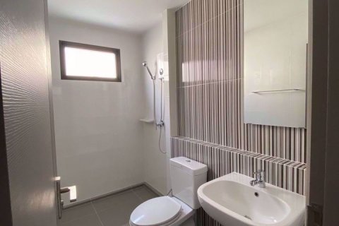 Casa de 3 dormitorios en Lat Phrao, Bangkok, Tailandia № 48077 - foto 16