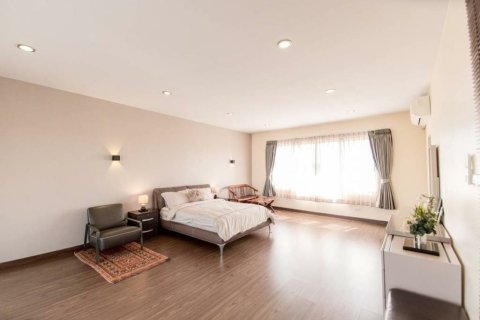 Chalet de 5 dormitorios en Chiang Mai, Tailandia № 160012 - foto 11