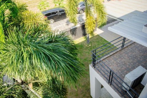 Chalet de 5 dormitorios en Chiang Mai, Tailandia № 160012 - foto 4