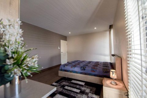 Chalet de 5 dormitorios en Chiang Mai, Tailandia № 160012 - foto 13