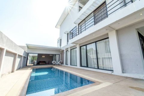 Chalet de 5 dormitorios en Chiang Mai, Tailandia № 160012 - foto 3