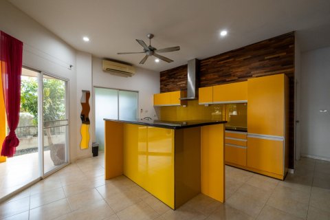 Chalet de 4 dormitorios en Chiang Mai, Tailandia № 160015 - foto 4