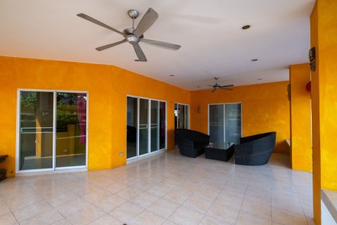 Chalet de 4 dormitorios en Chiang Mai, Tailandia № 160015 - foto 3