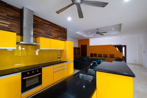 Chalet de 4 dormitorios en Chiang Mai, Tailandia № 160015 - foto 7