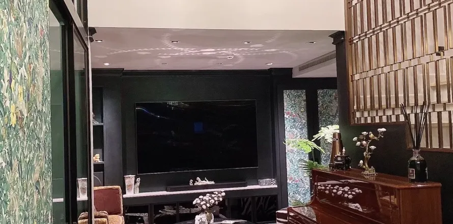 Condominio de 3 dormitorios en Pathum Wan, Bangkok, Tailandia № 170983
