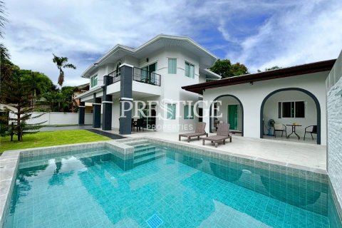 Casa de 4 dormitorios en Pattaya, Tailandia № 197962
