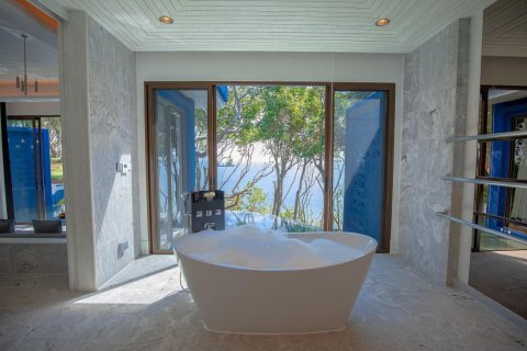 Chalet de 4 dormitorios en Phuket, Tailandia № 166787 - foto 20