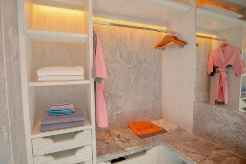 Chalet de 4 dormitorios en Phuket, Tailandia № 166787 - foto 19