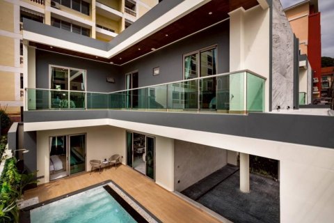 Chalet de 4 dormitorios en Pattaya, Tailandia № 134458
