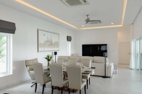 Chalet de 4 dormitorios en Hua Hin, Tailandia № 134459 - foto 7