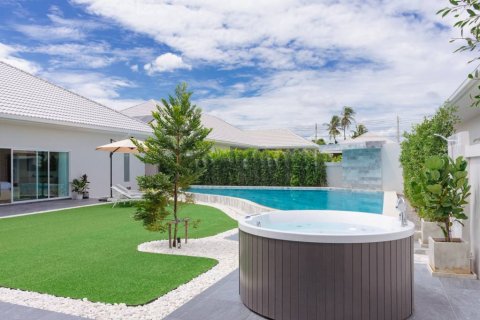 Chalet de 4 dormitorios en Hua Hin, Tailandia № 134459 - foto 3