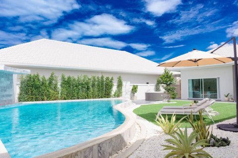 Chalet de 4 dormitorios en Hua Hin, Tailandia № 134459 - foto 2