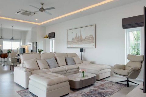 Chalet de 4 dormitorios en Hua Hin, Tailandia № 134459 - foto 5