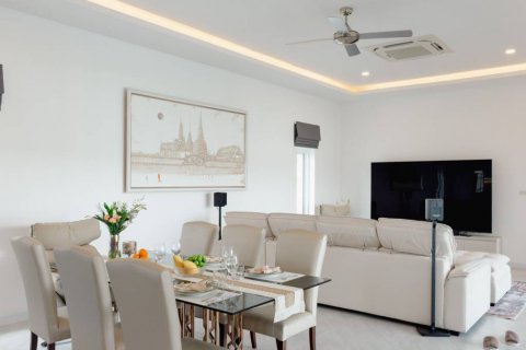 Chalet de 4 dormitorios en Hua Hin, Tailandia № 134459 - foto 9