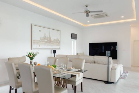 Chalet de 4 dormitorios en Hua Hin, Tailandia № 134459 - foto 4