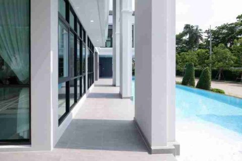 Casa de 4 dormitorios en Thonburi, Bangkok, Tailandia № 184041 - foto 18