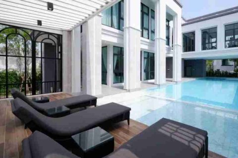 Casa de 5 dormitorios en Thonburi, Bangkok, Tailandia № 184042 - foto 19