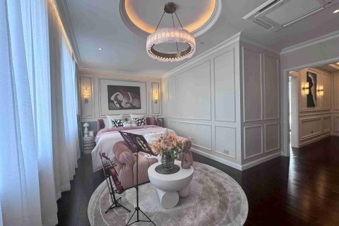 Casa de 4 dormitorios en Thonburi, Bangkok, Tailandia № 184045 - foto 4