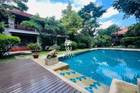 Chalet de 3 dormitorios en Bangkok, Tailandia № 133809 - foto 11