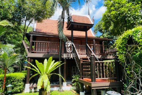 Chalet de 3 dormitorios en Bangkok, Tailandia № 133809 - foto 15