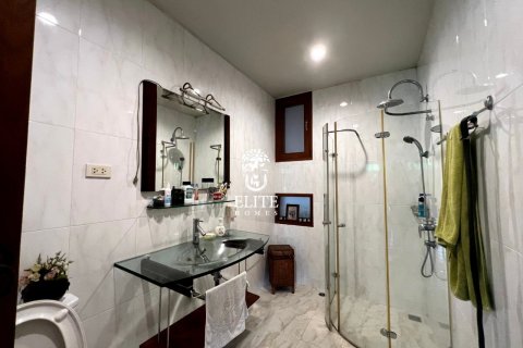 Chalet de 3 dormitorios en Bangkok, Tailandia № 133809 - foto 25