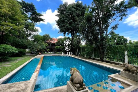 Chalet de 3 dormitorios en Bangkok, Tailandia № 133809 - foto 29