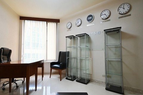 Condominio de 3 dormitorios en Pathum Wan, Bangkok, Tailandia № 133812 - foto 18