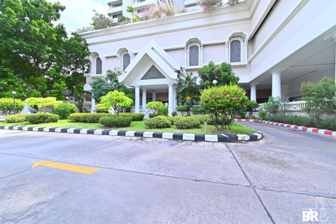 Condo à Bangkok, Thaïlande, 3 chambres № 188590 - photo 9
