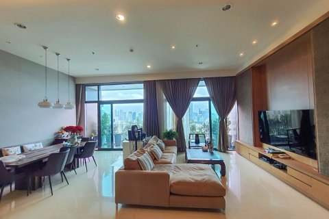 Condo in Bangkok, Thailand, 4 bedrooms  № 181015