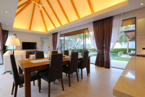 Casa de 3 dormitorios en Phuket, Tailandia № 180986 - foto 4