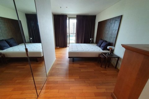 Condominio de 2 dormitorios en Khlong Toei, Bangkok, Tailandia № 164475 - foto 4