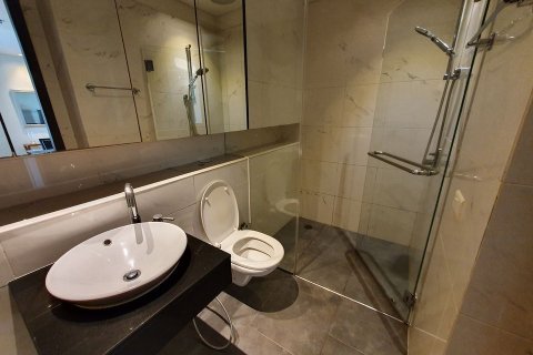 Condominio de 2 dormitorios en Khlong Toei, Bangkok, Tailandia № 164475 - foto 5