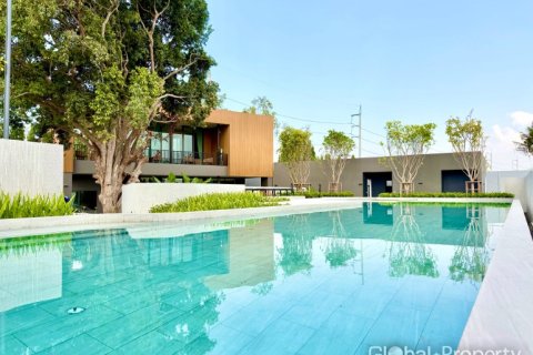 Casa de 4 dormitorios en Pattaya, Tailandia № 151046 - foto 4