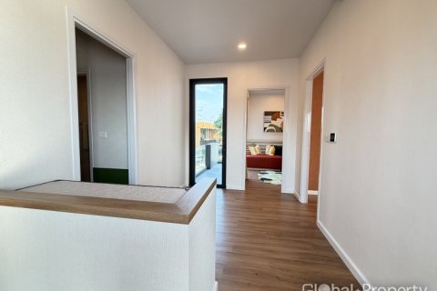 Casa de 4 dormitorios en Pattaya, Tailandia № 151046 - foto 30