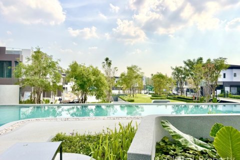 Casa de 4 dormitorios en Pattaya, Tailandia № 151046 - foto 3