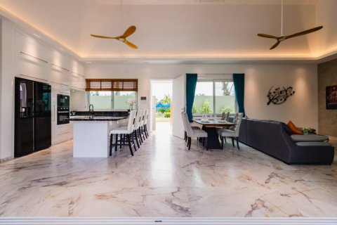 Chalet de 3 dormitorios en Hua Hin, Tailandia № 115206 - foto 8