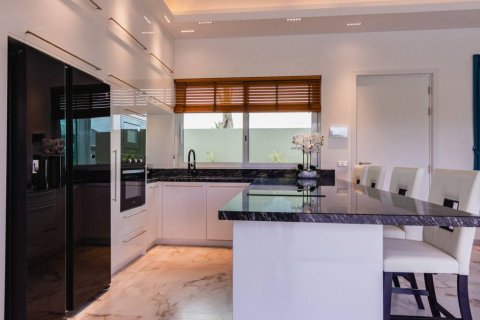 Chalet de 3 dormitorios en Hua Hin, Tailandia № 115206 - foto 9