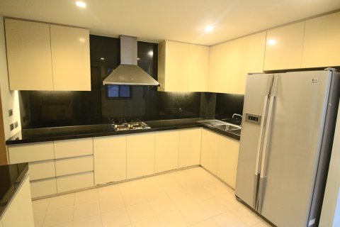 Condominio de 4 dormitorios en Bangkok, Tailandia № 181046 - foto 14