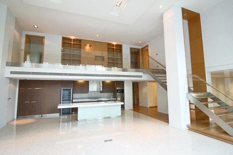 Condominio de 4 dormitorios en Bangkok, Tailandia № 181046 - foto 2