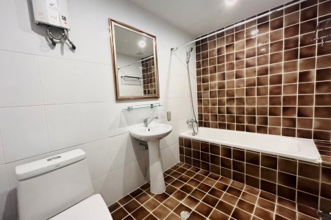 Condominio de 3 dormitorios en Bangkok, Tailandia № 65927 - foto 16