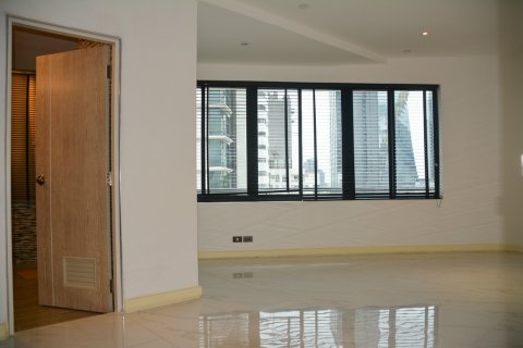 Condominio de 3 dormitorios en Bangkok, Tailandia № 65898 - foto 11