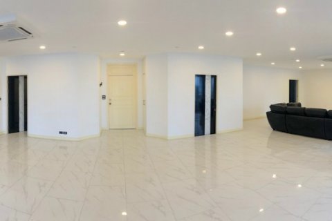 Condominio de 3 dormitorios en Bangkok, Tailandia № 65898 - foto 3