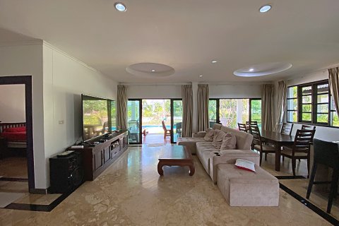 Chalet de 3 dormitorios en Hua Hin, Tailandia № 168284 - foto 16