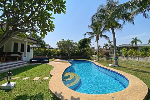 Chalet de 3 dormitorios en Hua Hin, Tailandia № 168284 - foto 28