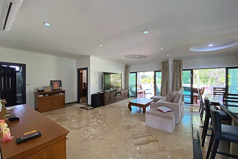 Chalet de 3 dormitorios en Hua Hin, Tailandia № 168284 - foto 5
