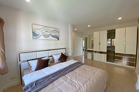 Chalet de 3 dormitorios en Hua Hin, Tailandia № 168282 - foto 17