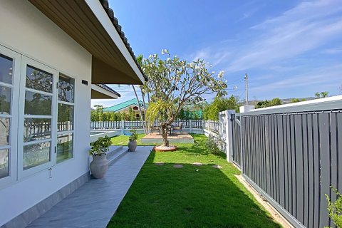 Chalet de 3 dormitorios en Hua Hin, Tailandia № 168282 - foto 28