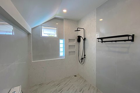 Chalet de 3 dormitorios en Hua Hin, Tailandia № 168282 - foto 21